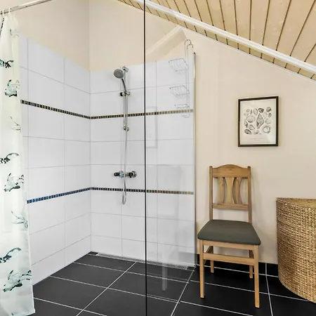 Holiday home 4 Bedroom Awesome In *
