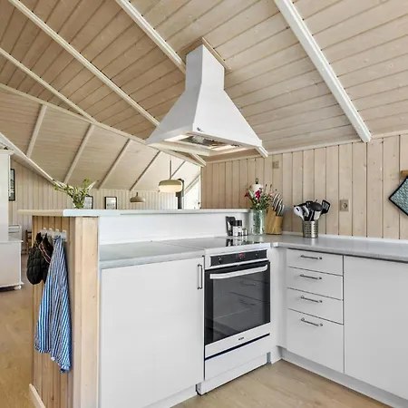 4 Bedroom Awesome In Prázdninový dům Ebeltoft