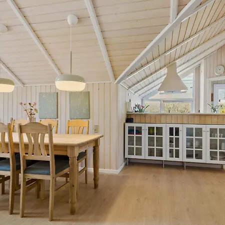 Prázdninový dům 4 Bedroom Awesome In Ebeltoft